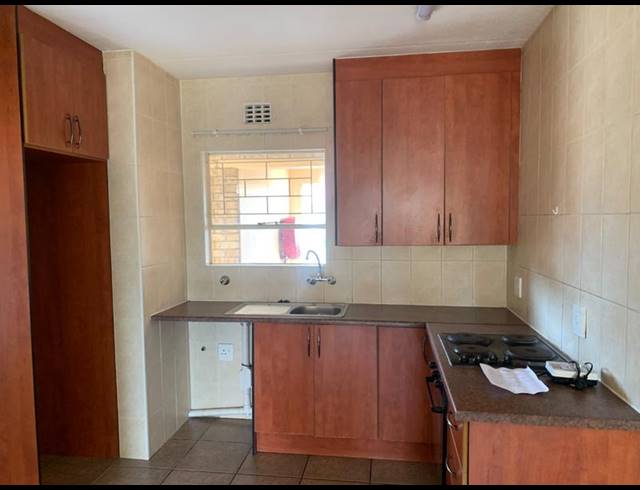 1 BEDROOM APARTMENT FOR SALE IN VANDERBIJLPARK SE 2